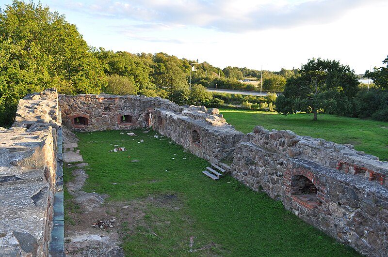 Fil:Lyckå slotsruin 2.JPG