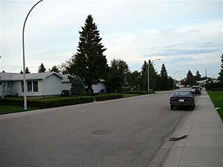 <span class="mw-page-title-main">Lynnwood, Edmonton</span> Neighbourhood in Edmonton, Alberta, Canada