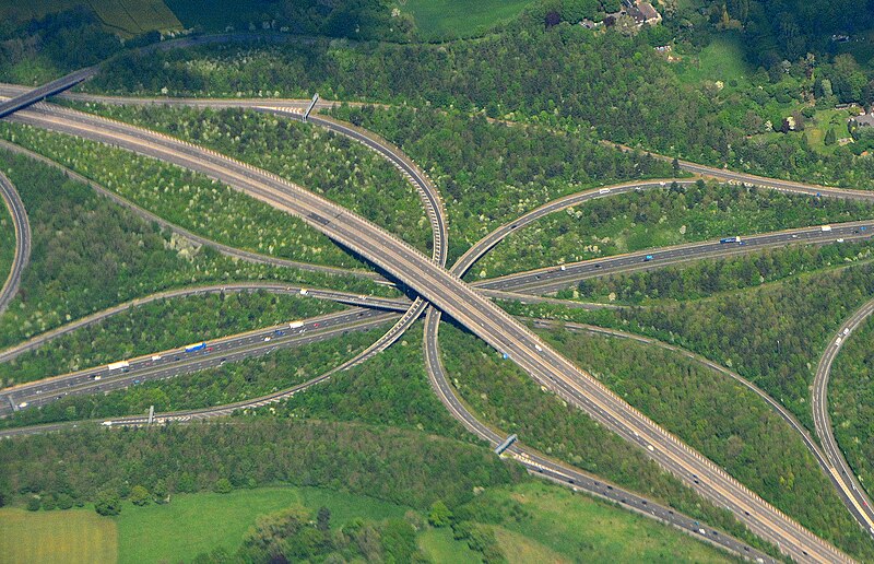 File:M25-M23 motorway interchange, Surrey, England.jpg