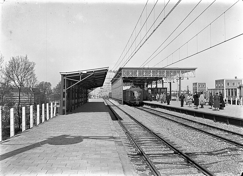 File:Mat '40 Leiden 1953.jpg