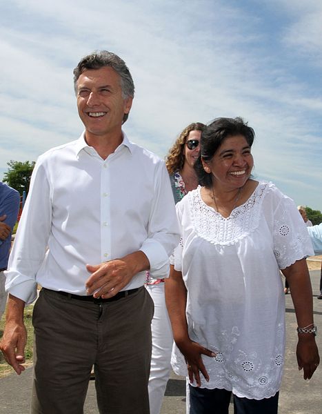 File:Mauricio Macri presentó los nuevos juegos de agua en el Parque Indoamericano (8471735464).jpg