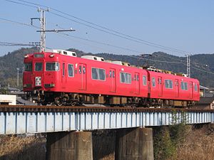 第二可児川橋梁を渡るワンマン列車（6000系）