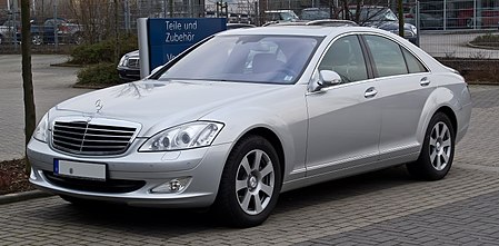 Fail:Mercedes-Benz_S-Klasse_(W_221)_–_Frontansicht,_3._März_2012,_Mettmann.jpg