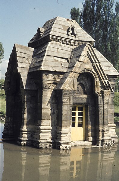 File:Meruvardhanaswami Temple, Srinagar, Jammu and Kashmir, India (1981).jpg