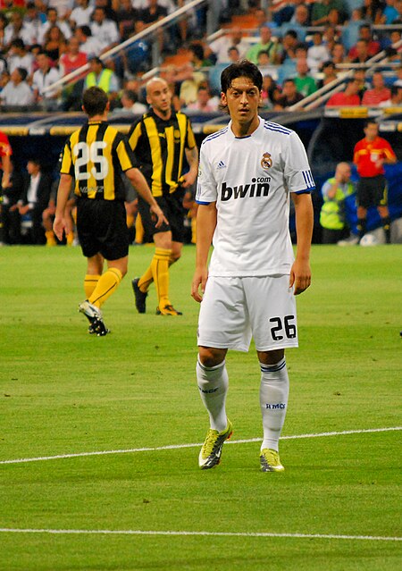 Tập_tin:Mesut_ozil_v_drese_realu_madrid.jpg