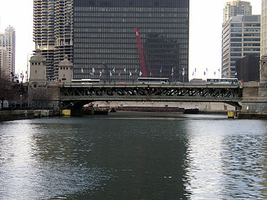 The Michigan Avenue Bridge crossing the Chicago River. Michigan Avenue bridge over Chicago River.jpg