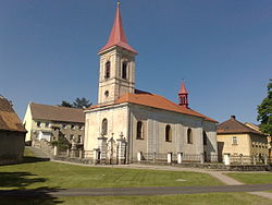 Farní kostel sv. Apolináře v Modlanech