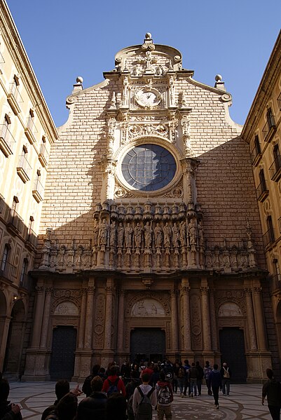 File:Montserrat-facciata monastero.jpg