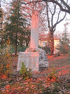 Monumentul căzut de Niccioleta.JPG