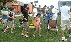 Hudební židle Lawn Jam Naše komunita Místo Harrisonburg VA červen 2008.jpg