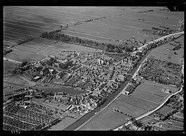 Luchtfoto van Haastrecht (1920-1940), Nederlands Instituut voor Militaire Historie.