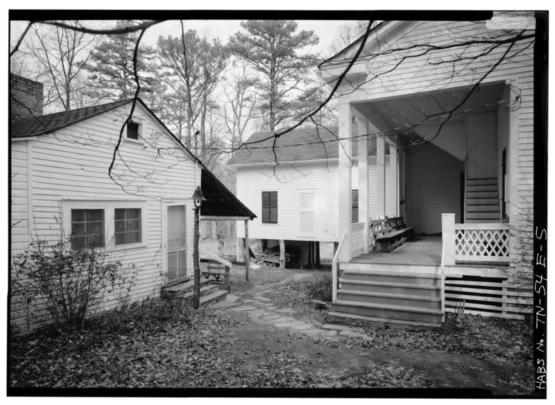 File:NORTHWEST (REAR) PORCH (right) FROM SOUTHWEST. (The structure at left is unidentified) - Old Beersheba Inn, Murfree House (Cottage), Armfield Avenue, Beersheba Springs, Grundy HABS TENN,31-BERSP,3-5.tif