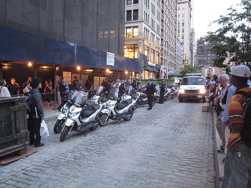 File:NYPD Piaggio Beverly Scooters.jpg