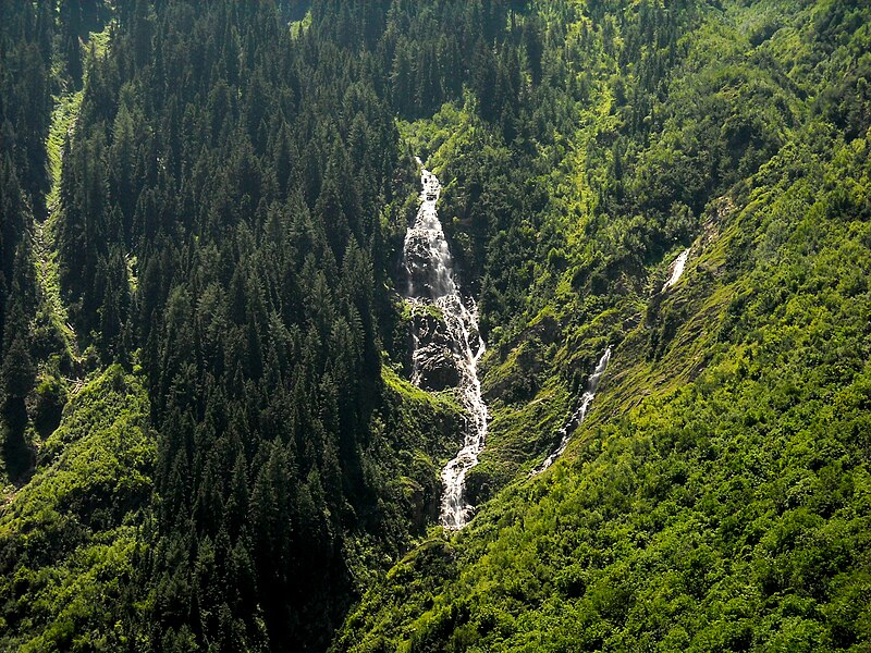 File:Natural Waterfall.jpg