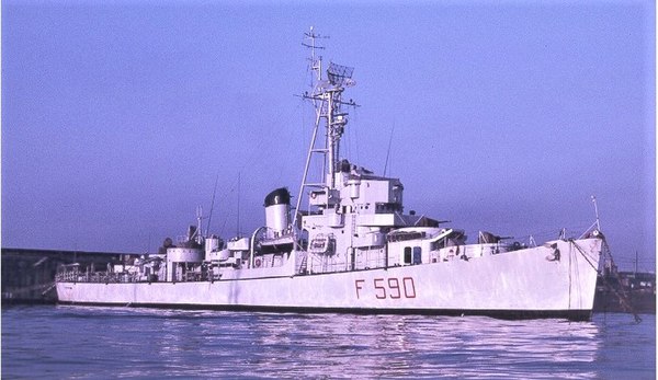 Italian frigate Aldebaran (F 590)