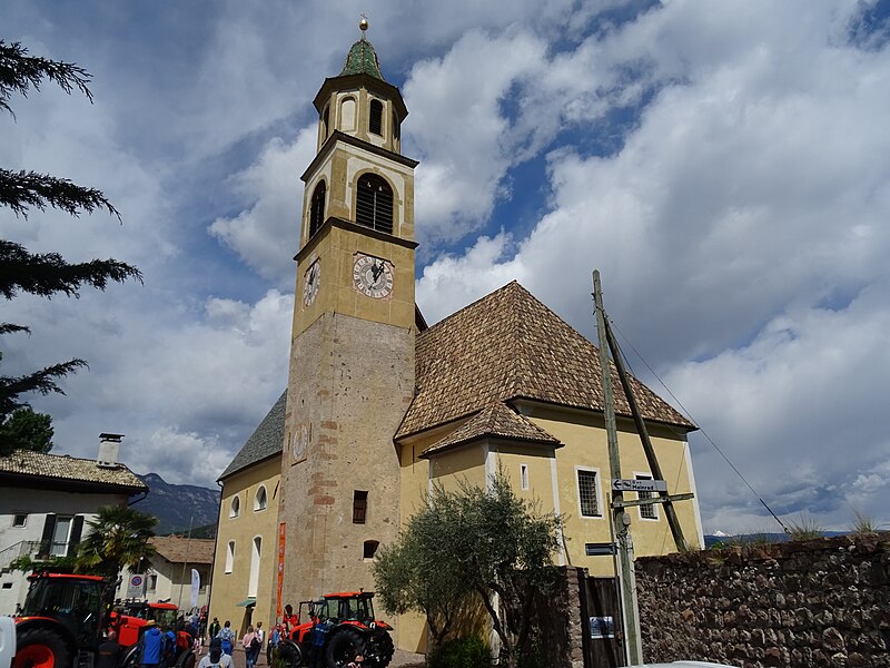 File:Ora, chiesa della Madonna del Rosario 02.jpg