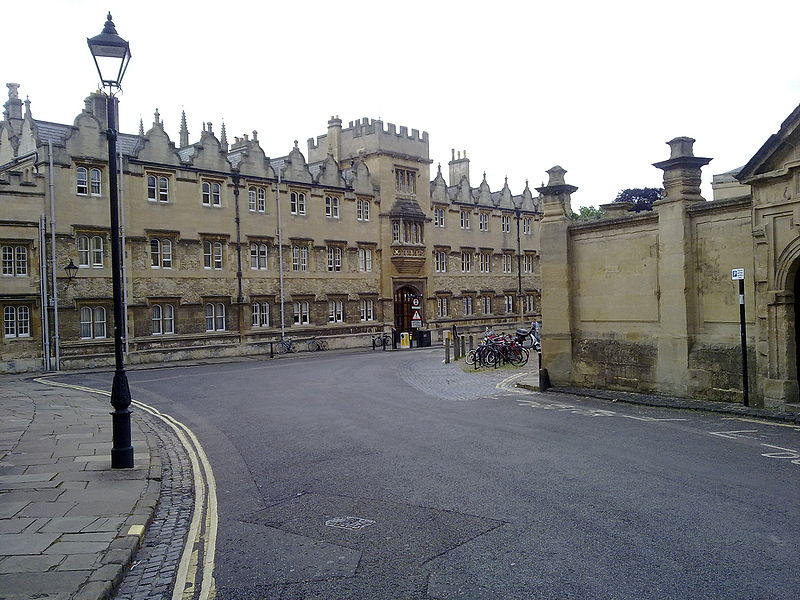 File:Oriel Square for King Edward Street Oxford.jpg