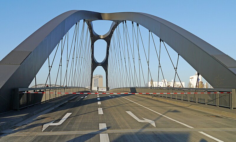 Datei:Osthafenbruecke-10-12-2013-Ffm-573.jpg