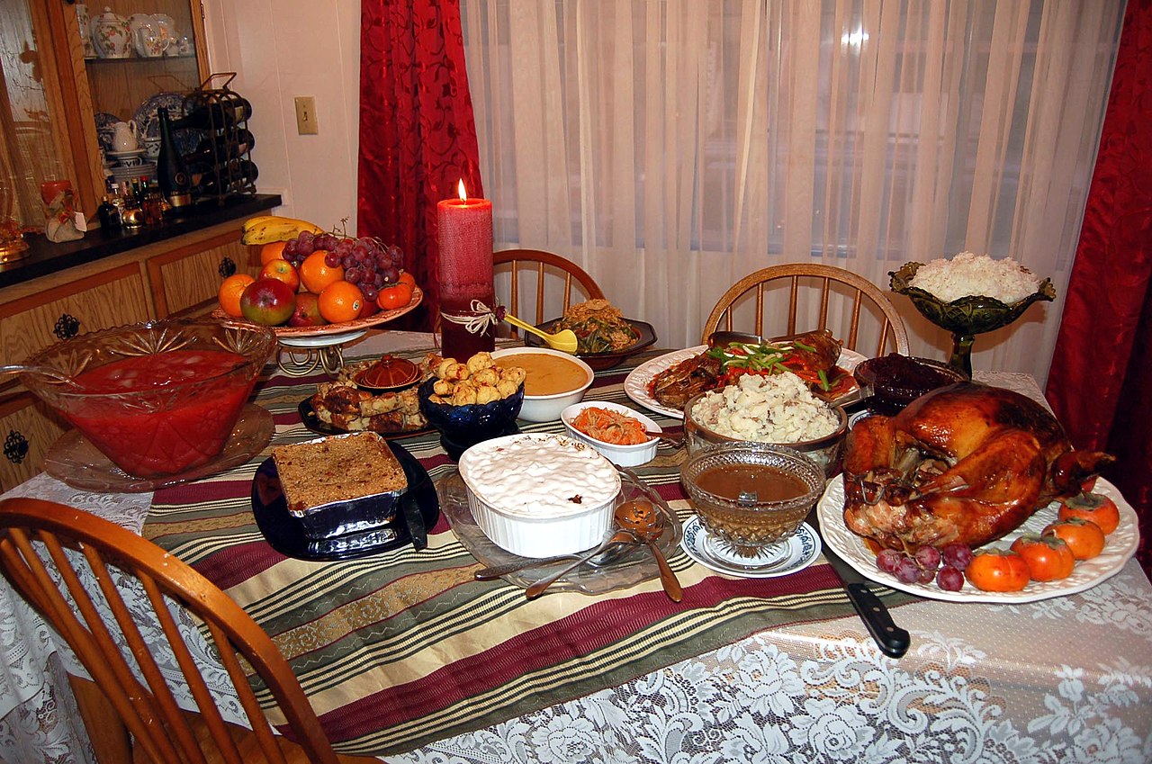 hund grinende Ved daggry Fil:Our (Almost Traditional) Thanksgiving Dinner.jpg - Wikipedia, den frie  encyklopædi