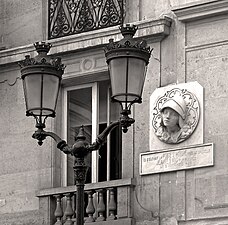 P1260794 Paris Ier rue St-Honore n161-163 jeanne Arc rwk.jpg