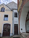 Pardubice-Staré Město - dům bez čp. v koncové poloze parcely čp. 84, za zvonicí (stav květen 2024) (1).jpg