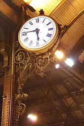 Horloge à l'intérieur de la gare.