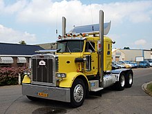 Conventional style cab tractor Peterbilt 359 Classic (1977) pic2.JPG