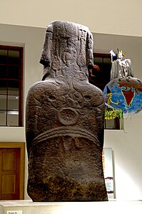 Spatele lui Hoa Hakananai'a, un moai din British Museum