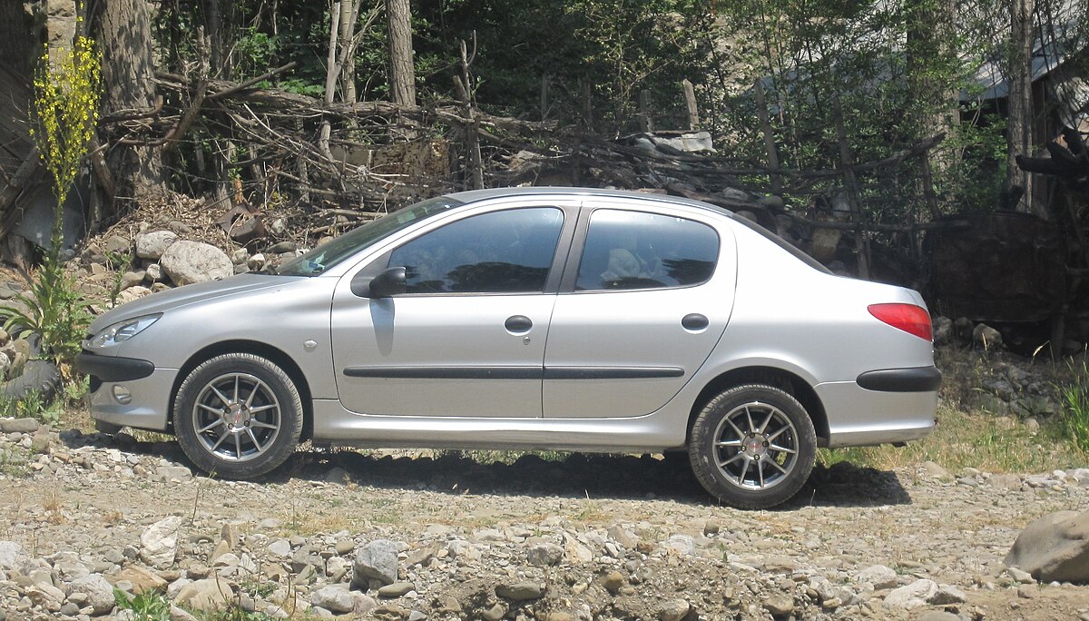 File:Peugeot 206+ 60 Generation – Frontansicht, 8. Juli 2012,  Düsseldorf.jpg - Wikipedia