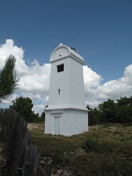 File:Phare saint nicolas 1.JPG