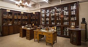 Pharmacy Room (Basque Museum of the History of Medicine and Science).jpg