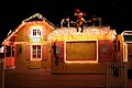 Deutsch: Pitten in Niederösterreich – Kleine Villa Kunterbunt mit Weihnachtsbeleuchtung. English: Pitten (Lower Austria) – Small Villa Villekulla with Christmas lights.