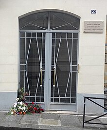 L'entrée du 20 rue Monsieur-le-Prince quelques jours après l'apposition de la nouvelle plaque.