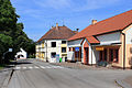 Čeština: Hlavní ulice k Hatínu v obci Plavsku English: Main street in Plavsko, Czech Republic.