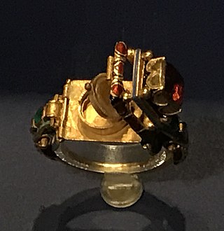 <span class="mw-page-title-main">Poison ring</span> Ring with concealed compartment which could be used to store poison