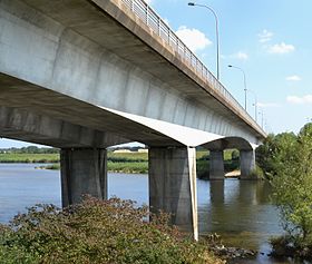 Le pont Charles-de-Gaulle vu depuis la rive droite de la Loire