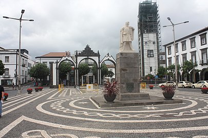 File:Portas da Cidade de Ponta Delgada - 1.jpg