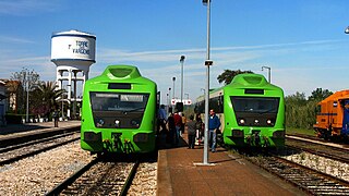 Zwei Triebwagen in Torre das Vargens