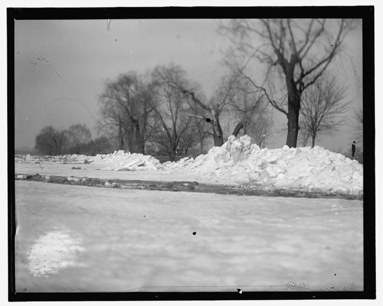 File:Potomac flood & ice LCCN2016820404.tif