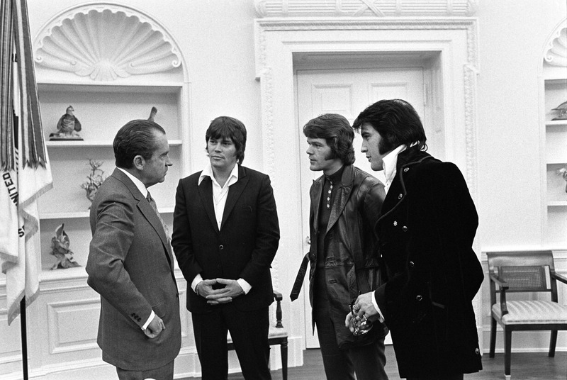 File:President Nixon Meeting with Elvis Presley, Delbert Sonny West, and Jerry Schilling during the President's Oval Office Open Hour.tif