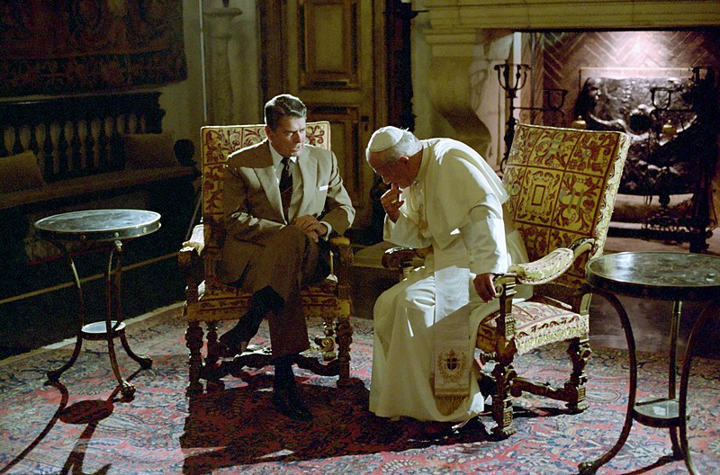 File:President Ronald Reagan with Pope John Paul II at the Vizcaya Museum.jpg
