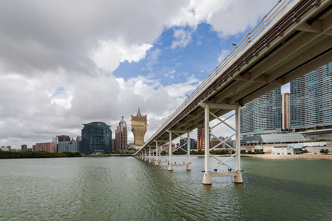 嘉樂庇總督大橋