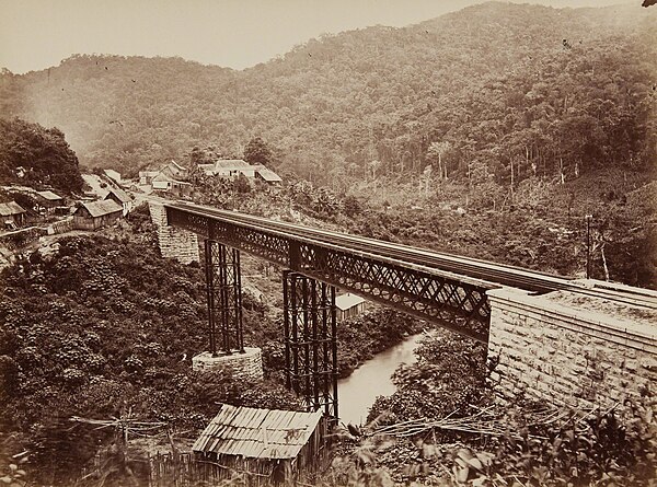 A bridge of the defunct National Railroad of Mexico in 1883