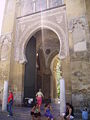 Arcs cecs polilobulats als laterlas de la Puerta del perdón de la Mesquita de Còrdova.