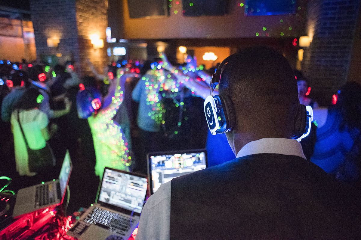 What is a Silent Disco? Unveil the Silent Rave Phenomenon