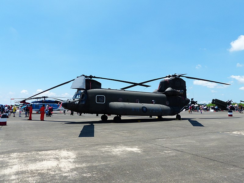 File:ROCA CH-47SD 7304 at Tainan Air Force Base Apron Left View 20130810.jpg