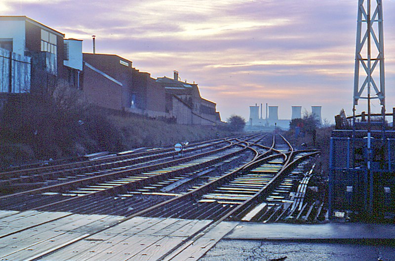 File:Railway Line looking towards Walsall - geograph.org.uk - 1016990.jpg