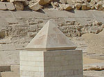 Il pyramidion restaurato