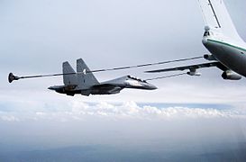 Дозаправлення Су-30МКА у повітрі