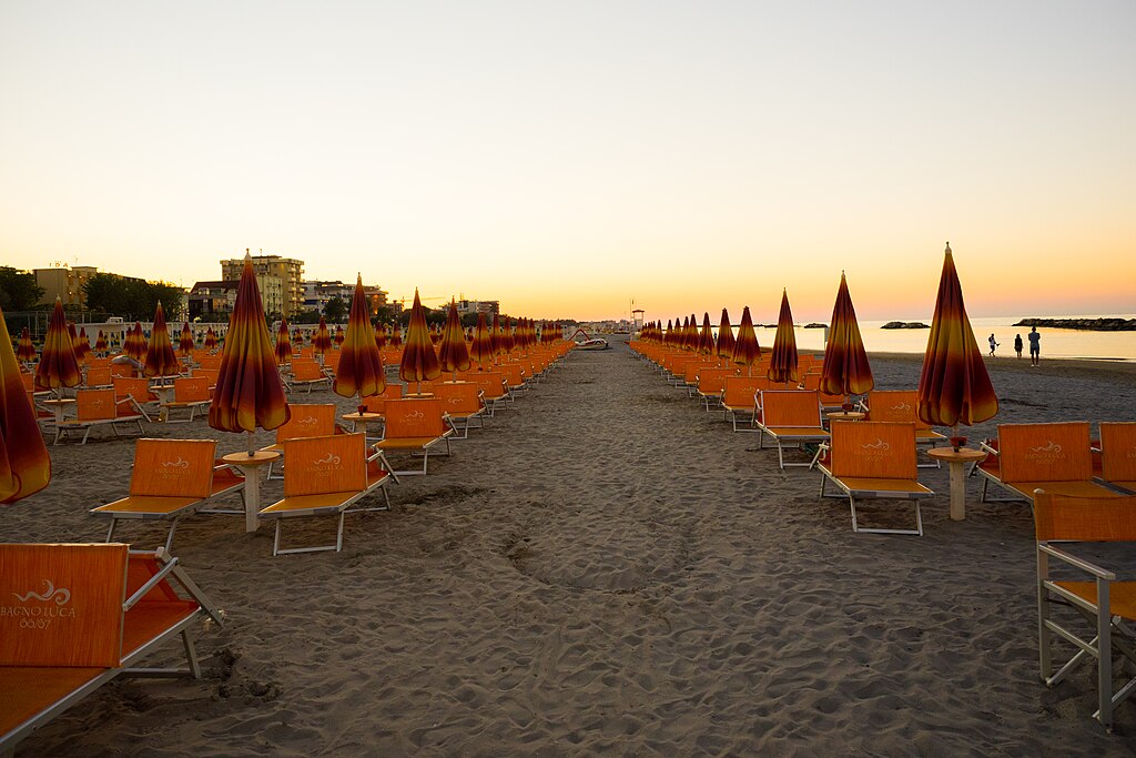 Rimini Beach, Italy in 2016 (28357400314)